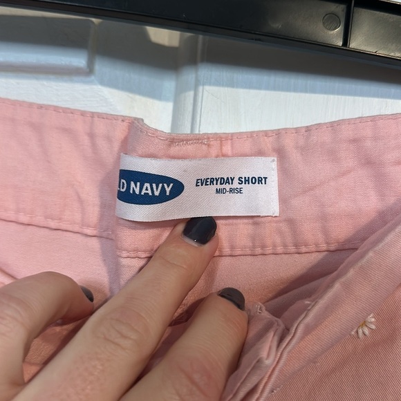 Old Navy oink shorts with daisies size 12 - Picture 4 of 5